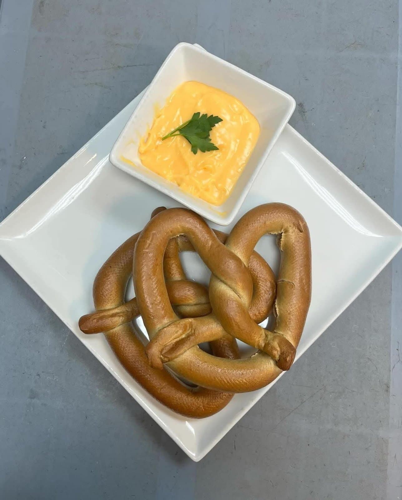 Pretzels & Dip - Porter's Pub